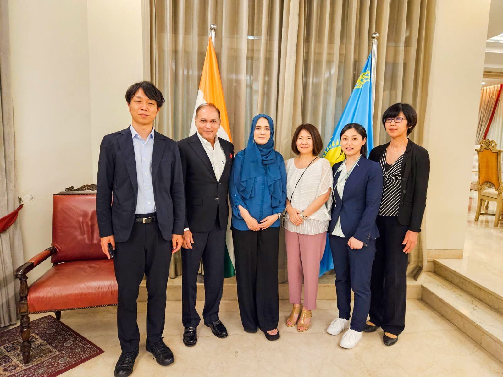 Dr. Nawab Mir Nasir Ali Khan hosts a Japanese healthcare delegation